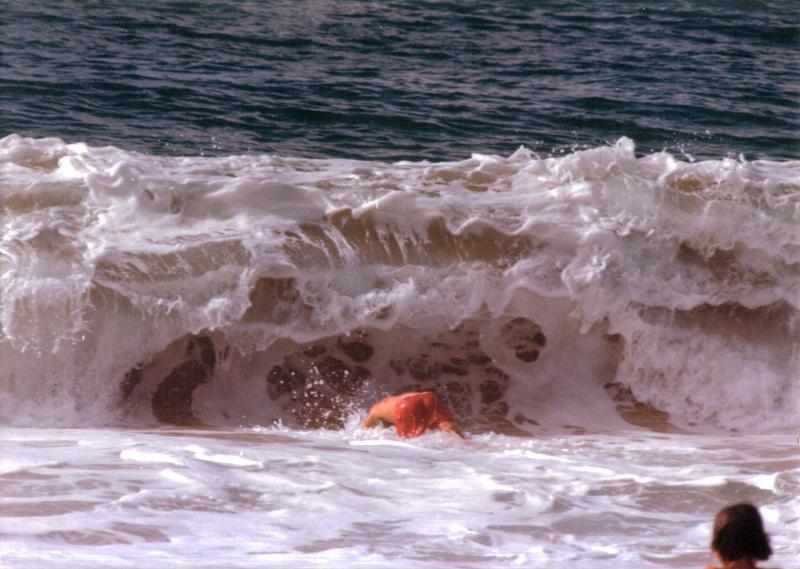 Lee body surfing waimea bay oahu